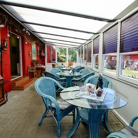 Familienzimmer-mit-gemeinschaftsbad-fuer-6-personen-auf-ruegen-h5zi1